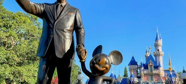 julieschooler.com - blog - 3 convincing reasons to kick off your bucket list -Disneyland California - steve-dimatteo-FwFCIjMGKKA-unsplash