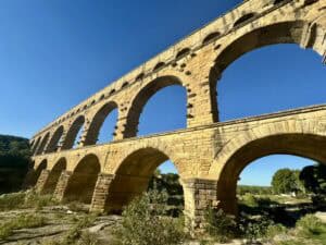 julieschooler.com - blog - 3 Reasons Looking Forward Could Be Your Secret to Happiness - Pont du Gard Sep26