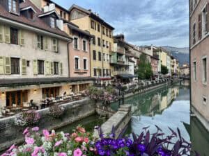 julieschooler.com - blog - 3 Reasons Looking Forward Could Be Your Secret to Happiness - Annecy Sep26